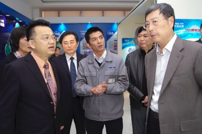 2010年，全國(guó)政協(xié)副主席、全國(guó)工商聯(lián)主席黃孟復(fù)視察天通裝備產(chǎn)業(yè)基地