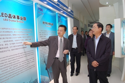 2011年，國(guó)家商務(wù)部副部長(zhǎng)蔣耀平視察天通